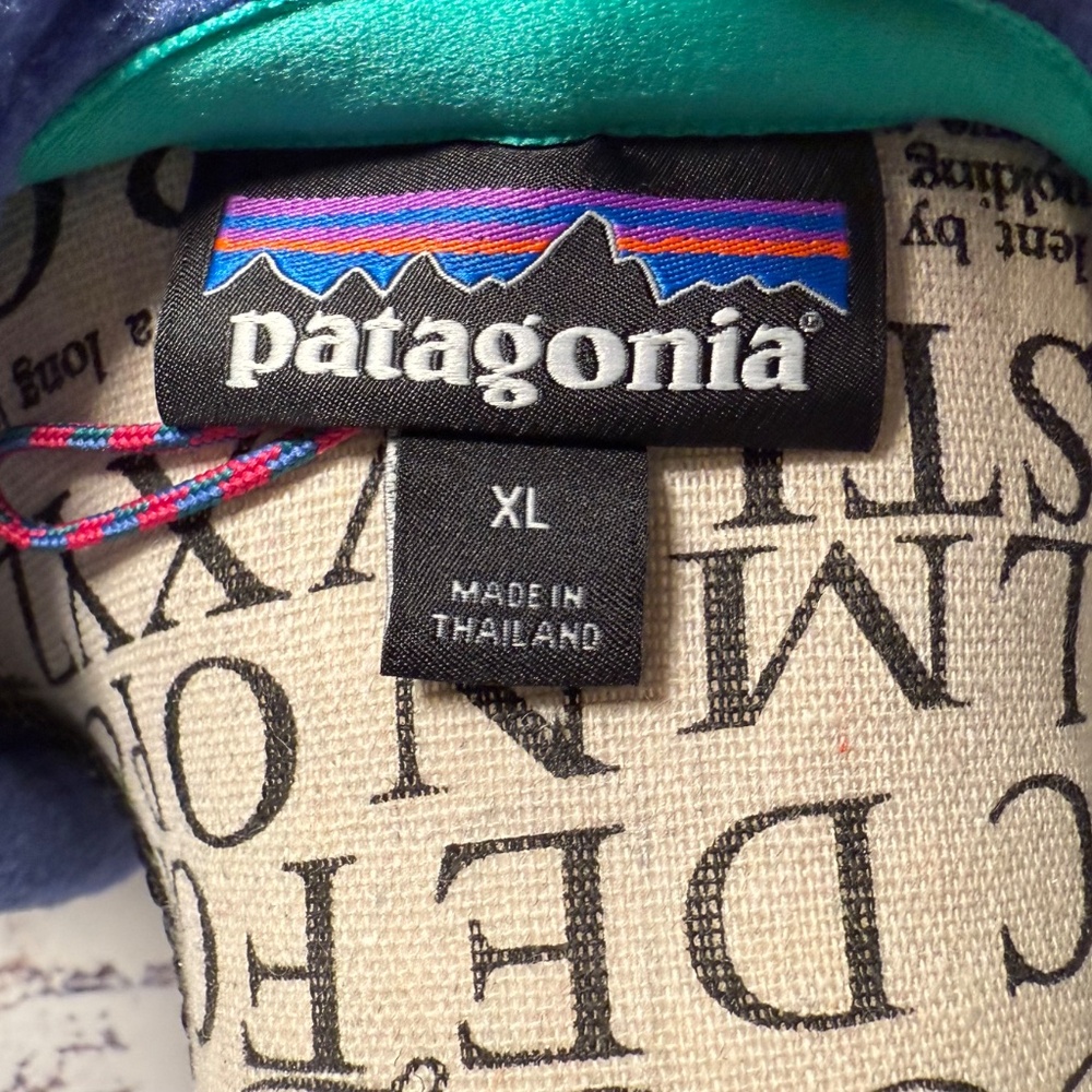 *NWOT* Patagonia Women's Full-Zip Microdini Hoody. Size XL. Multi color. - Picture 7 of 10